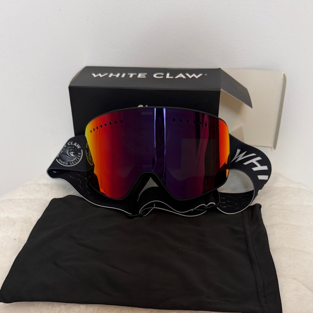 White Claw Men's Red Mirrored Ski/Snowboard Goggles